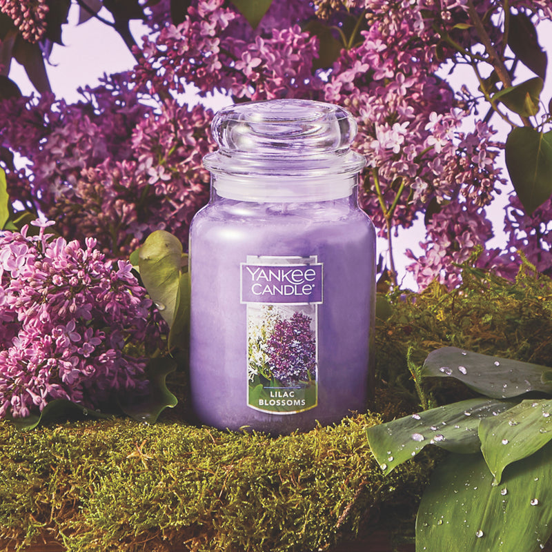 Yankee Candle Classic Large Jar Single Wick Candle, Lilac Blossoms, 22 Ounce